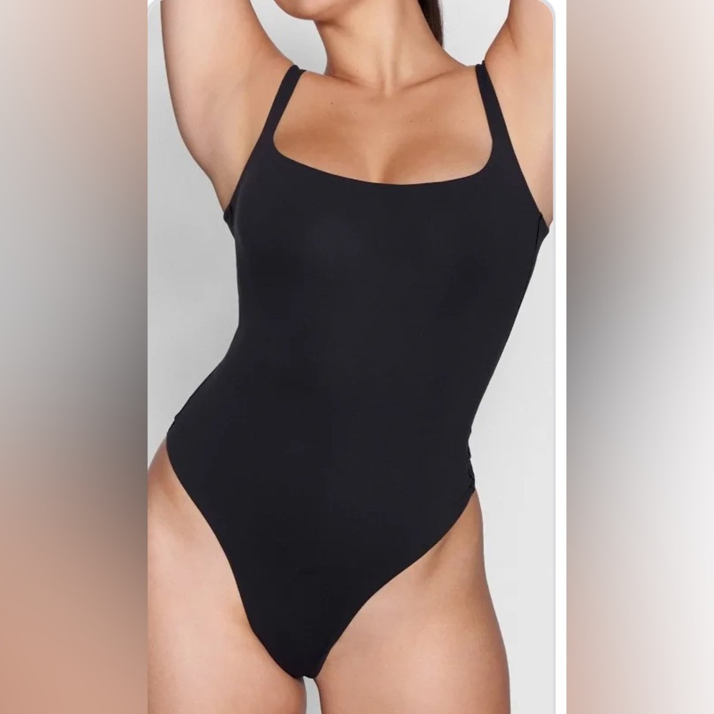 NWT SKIMS Fits Everybody Square Neck Bodysuit- Onyx - Medium